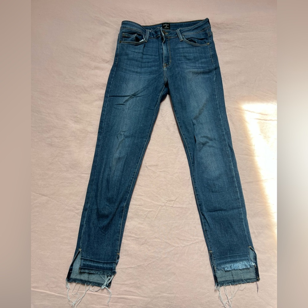 Just Black High-Low Fringe Hem Ankle Length Skinny Jeans. Size 28